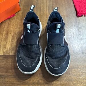 Nike Men's Black and White Slip-On Athletic Shoes